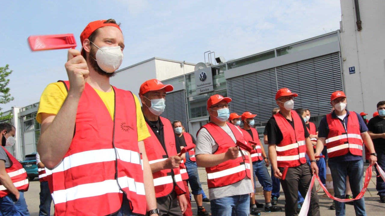 KFZ-Handwerk Warnstreik Tarifrunde Bayern Muenchen