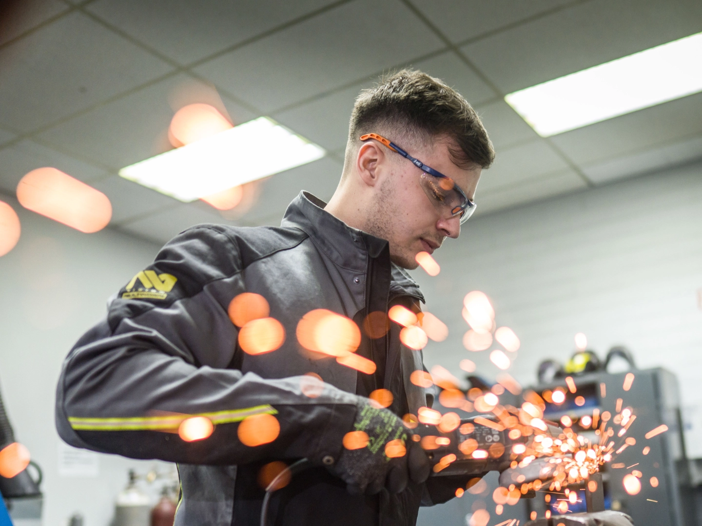 Azubi Tim Jannik Bangel bei Schunk in Heuchelheim