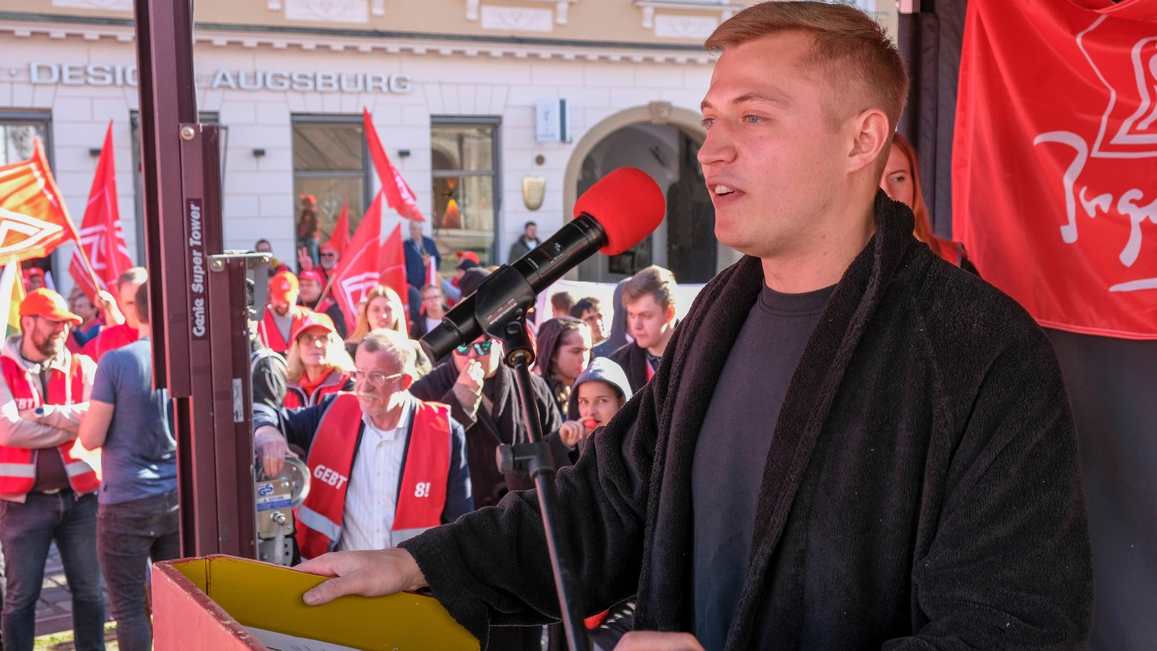 Demo und Kundgebung 3. M+E-Tarifverhandlung in Augsburg