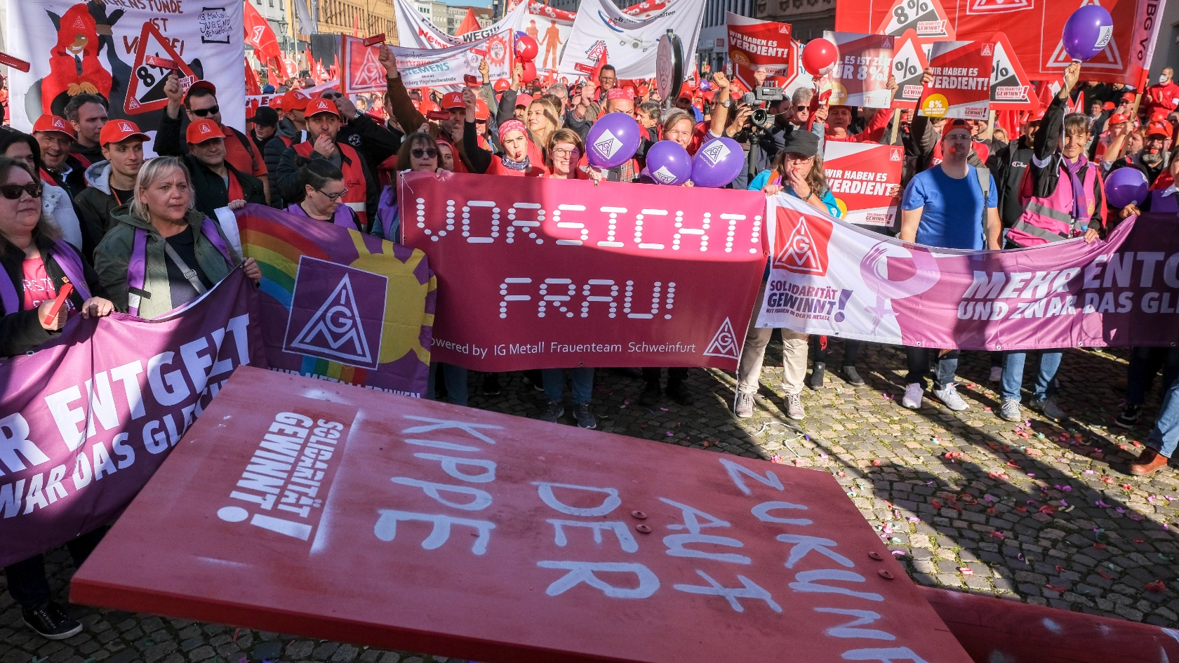 Demo und Kundgebung 3. M+E-Tarifverhandlung in Augsburg