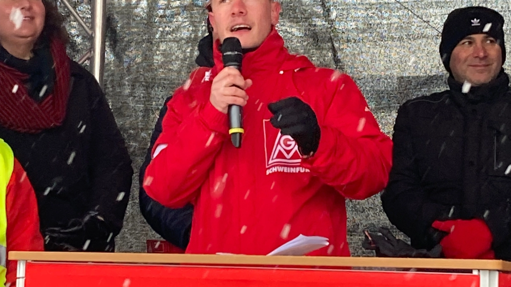 Bundesweiter Schaeffler-Aktionstag gegen Stellenabbau vor Unternehmenszentrale in Herzogenaurach