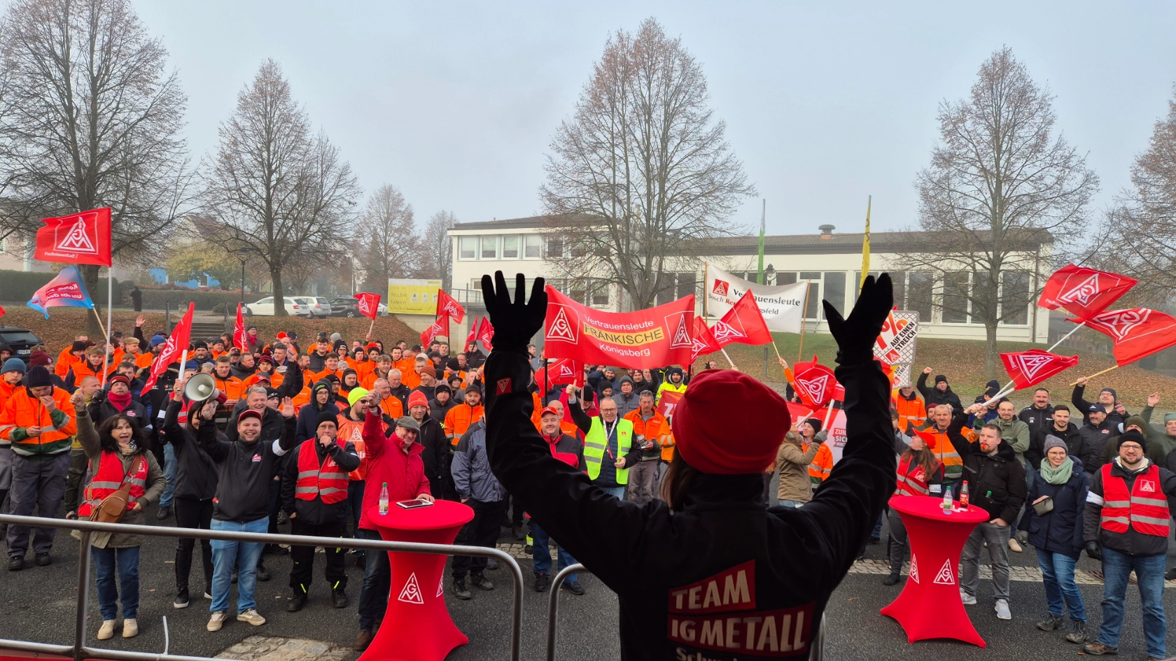  Kundgebung und Demozug in Königsberg: Fränkische Rohrwerke, Bosch Rexroth, Elso
