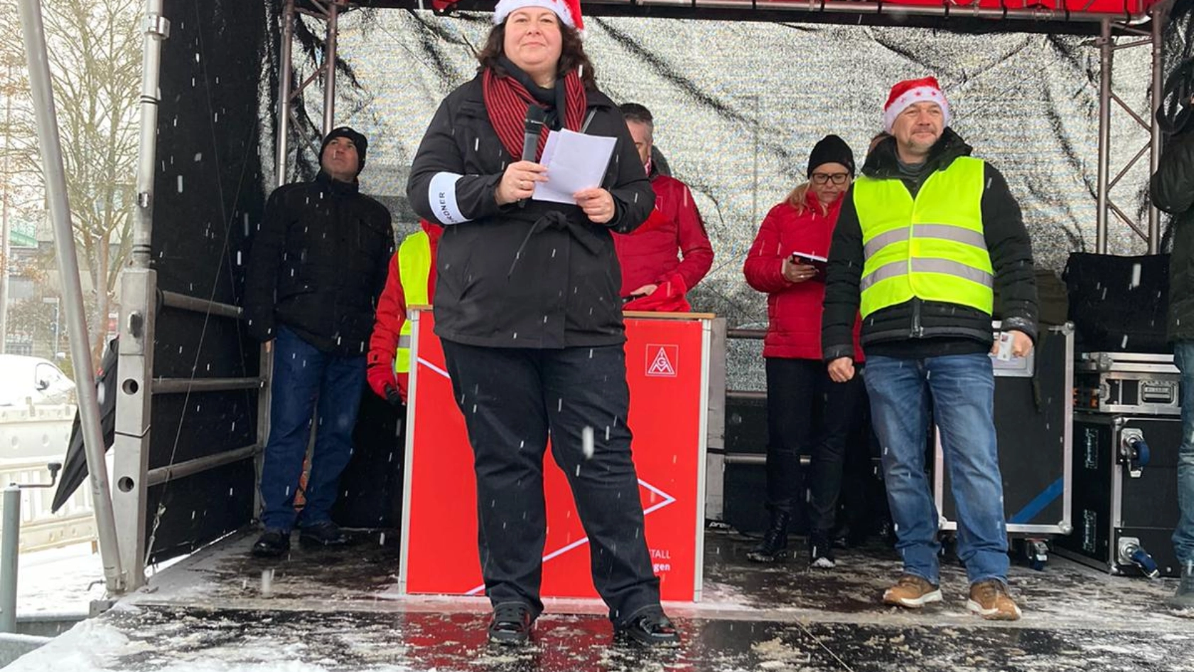 Bundesweiter Schaeffler-Aktionstag gegen Stellenabbau vor Unternehmenszentrale in Herzogenaurach