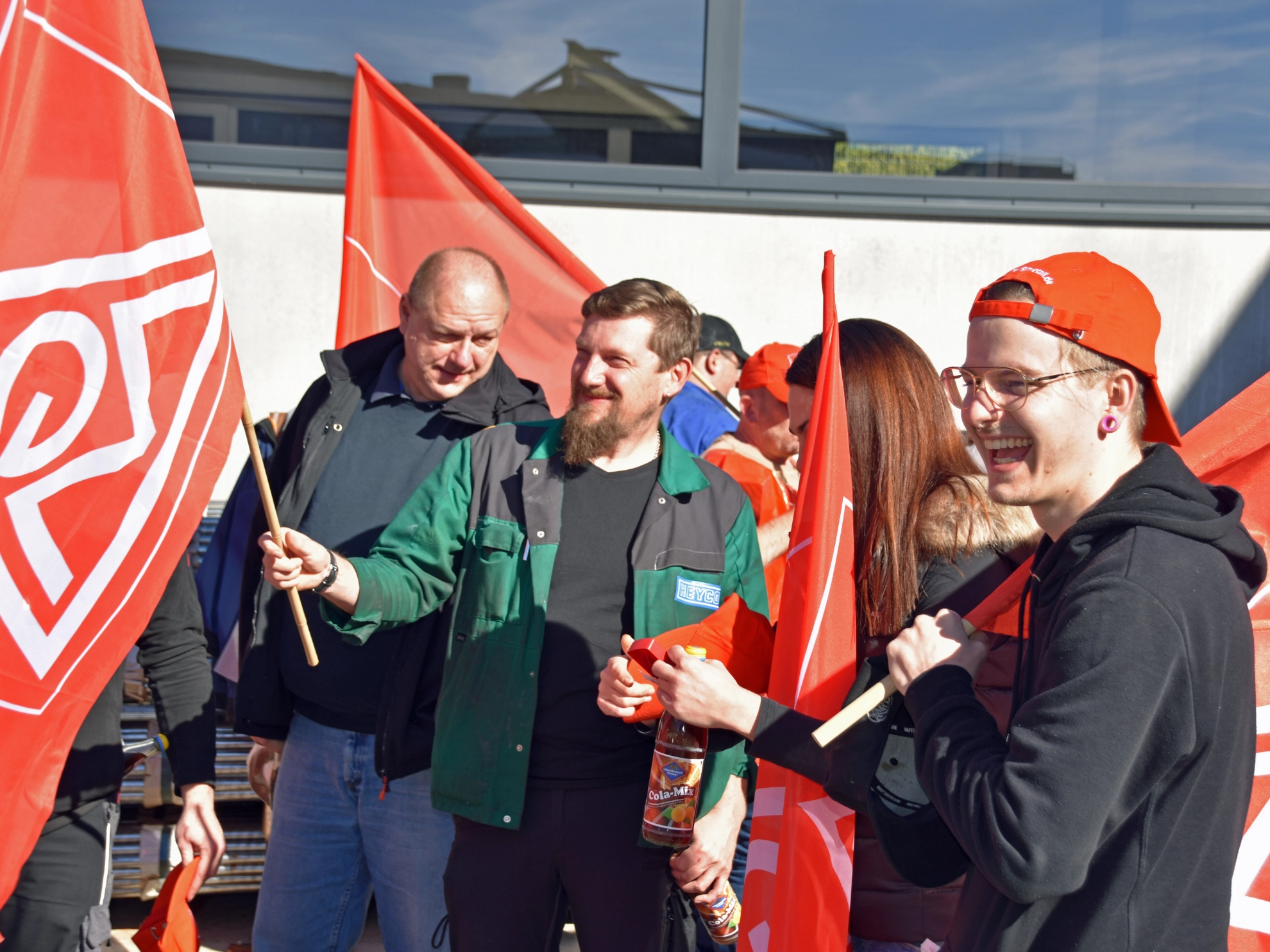 Warnstreik Holz und Kunststoff Tarifrunde im Oktober 2021 bei Heyco in Tittling in Bayern