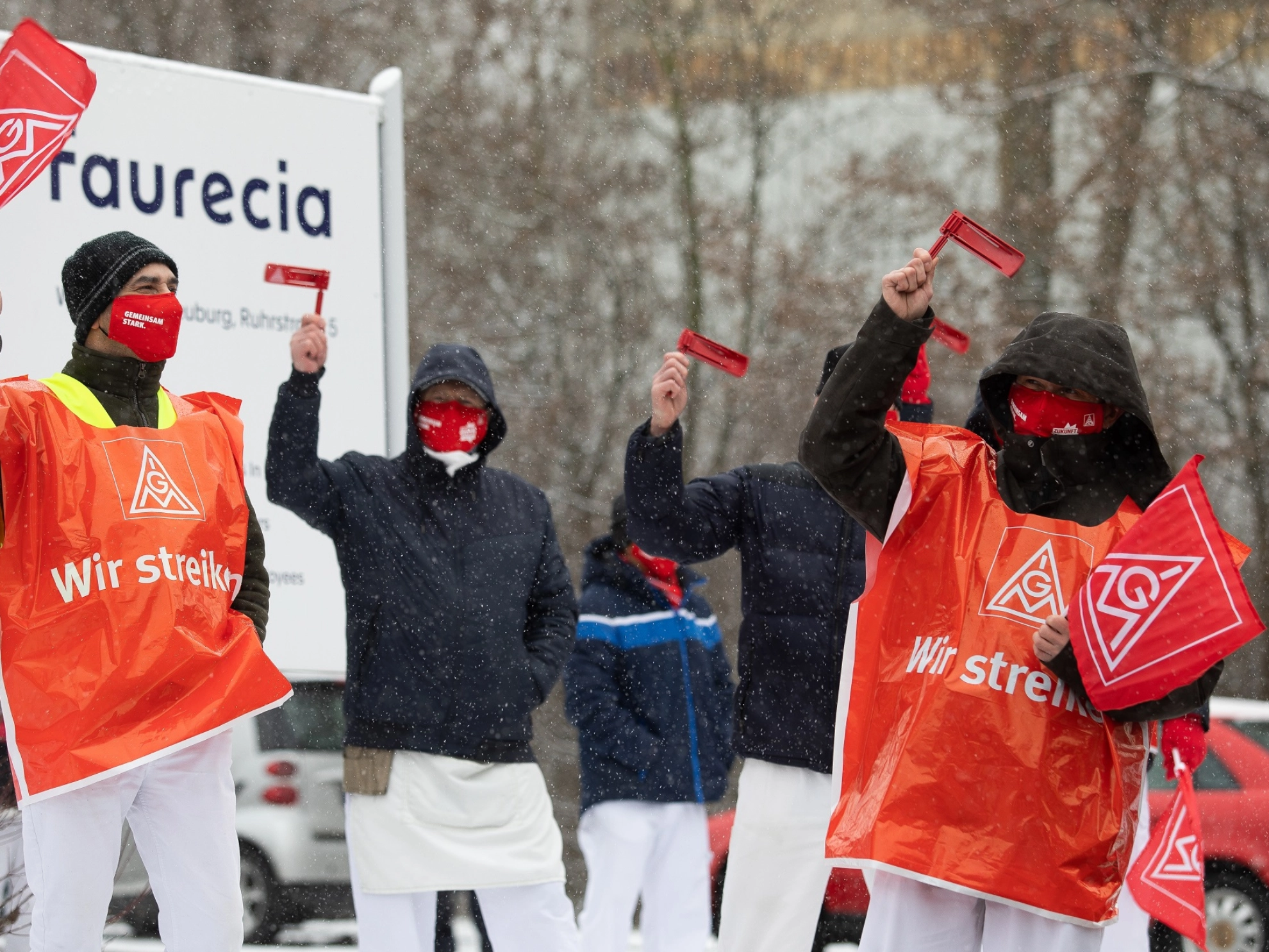 150 Beschäftigte beim Autositzhersteller Faurecia in Neuburg bei Ingolstadt legen die Arbeit nieder