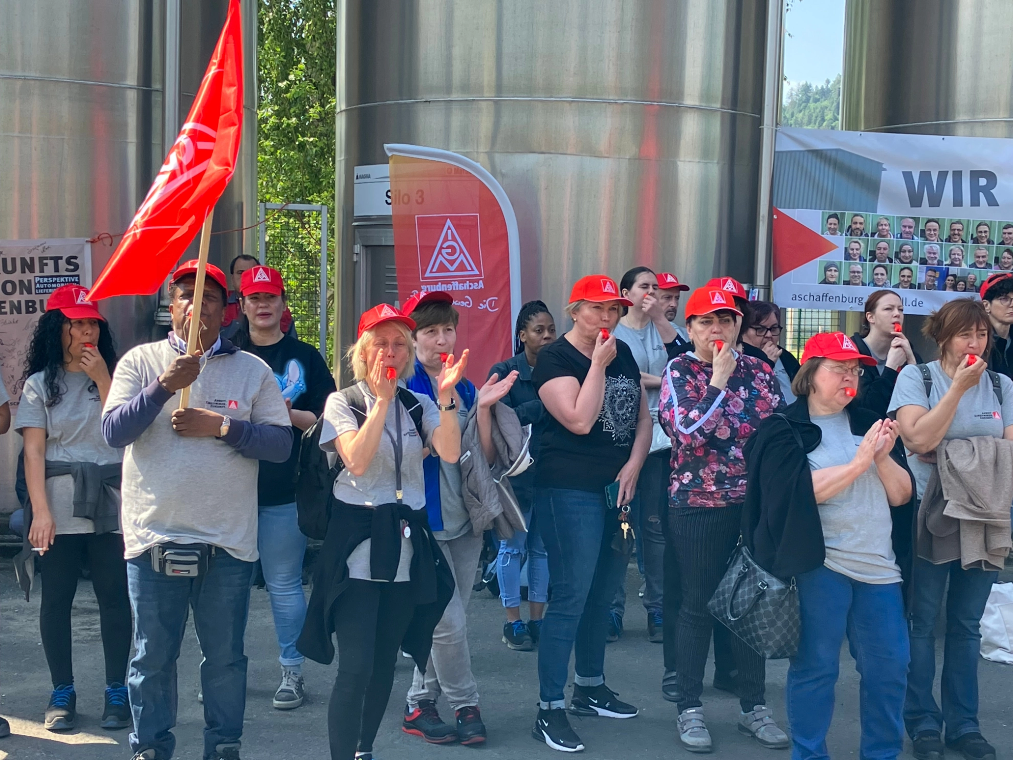 Warnstreik bei Magna Mirrors in Dorfprozelten am 26. Mai 2023.