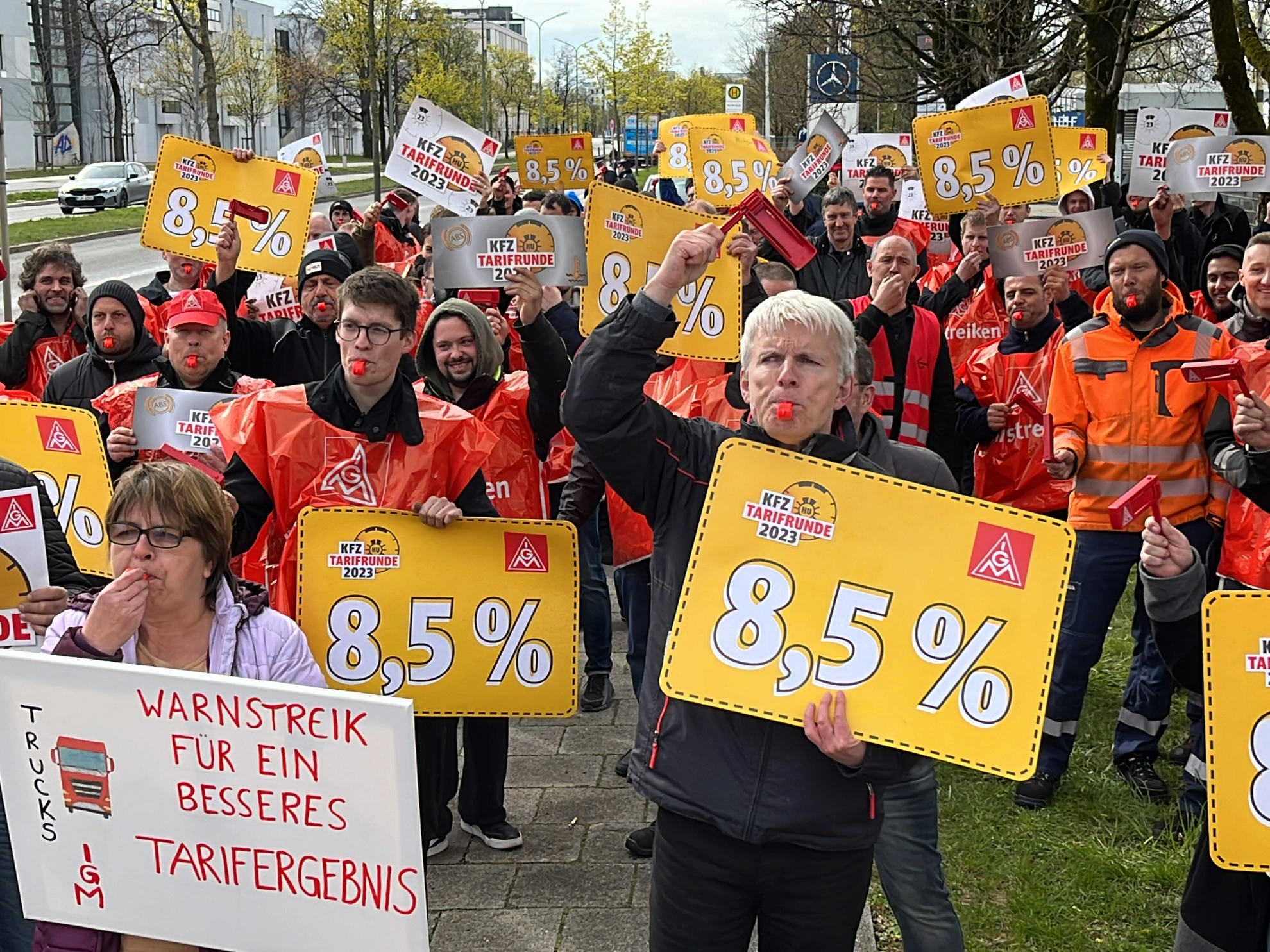 KFZ-Warnstreik München mit Daimler Truck