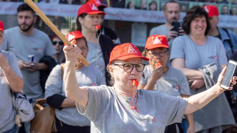 Warnstreik bei Magna Mirrors in Dorfprozelten