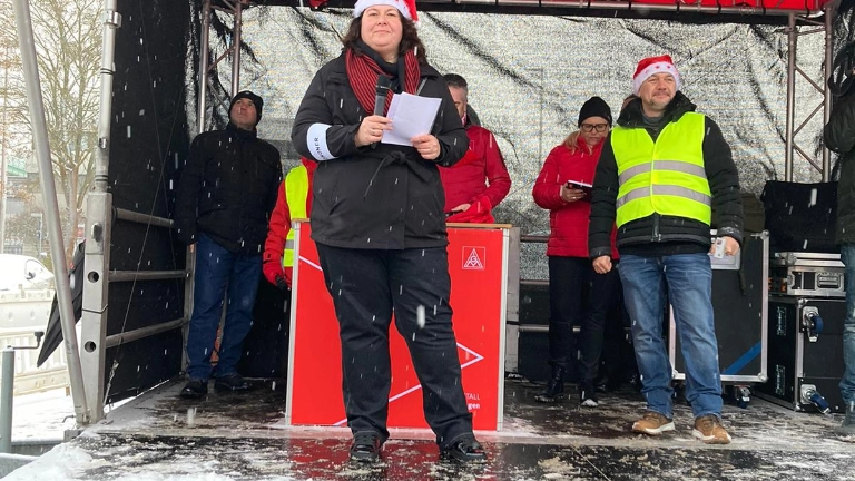 Bundesweiter Schaeffler-Aktionstag gegen Stellenabbau vor Unternehmenszentrale in Herzogenaurach