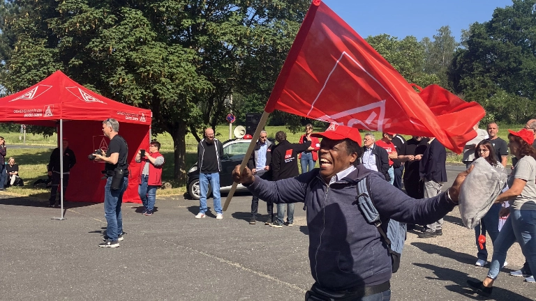Warnstreik bei Magna Mirrors in Dorfprozelten